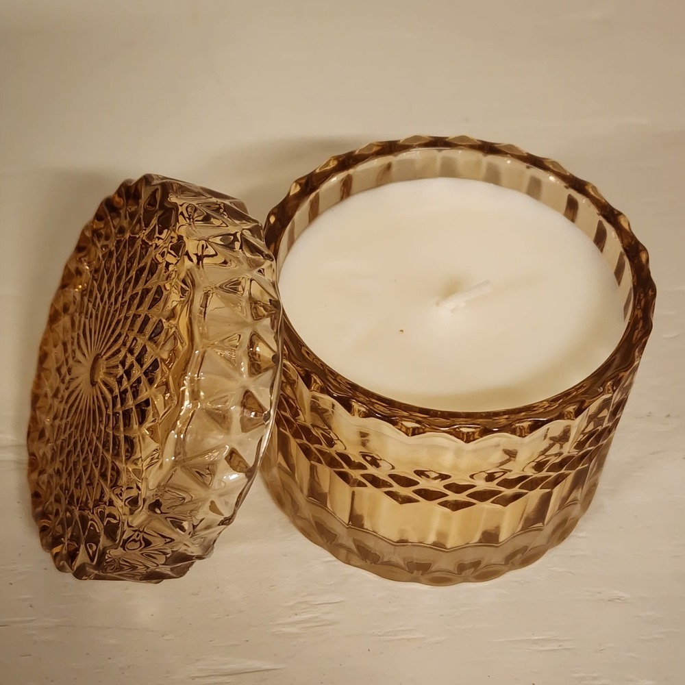 Leoben Luxury Candle Long Burn Vegan Soy In Amber Saffron